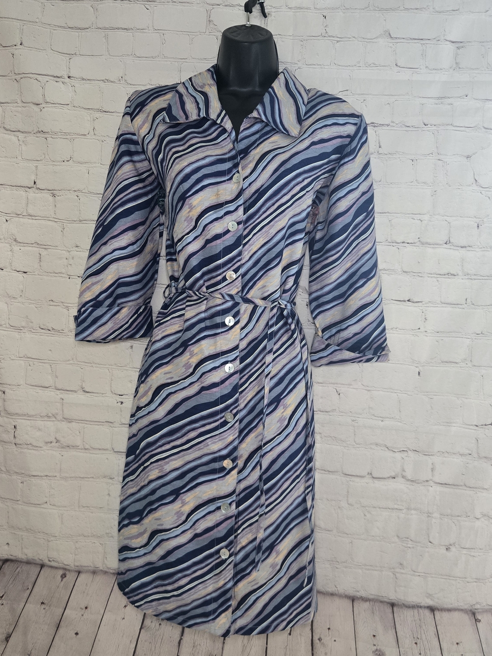 Vtg groovy print secretary shirt dress Retro-pop 70s revivalism Full Button Tie